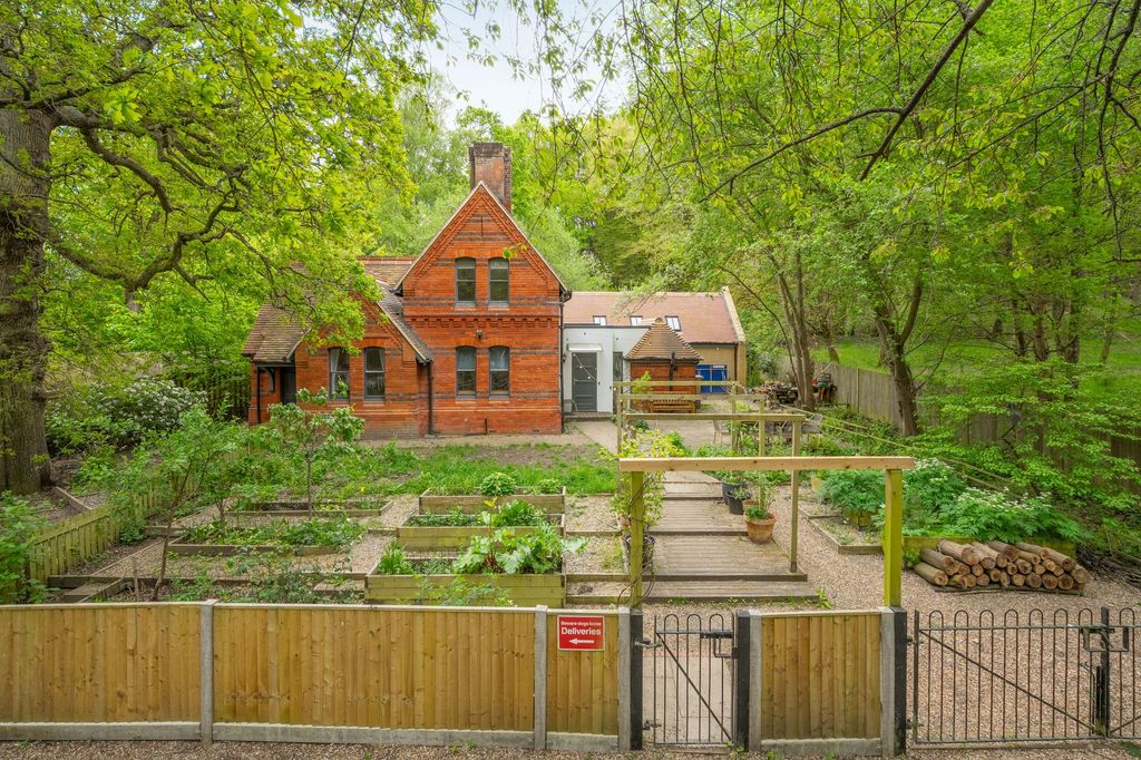 Property photo 1 of 12