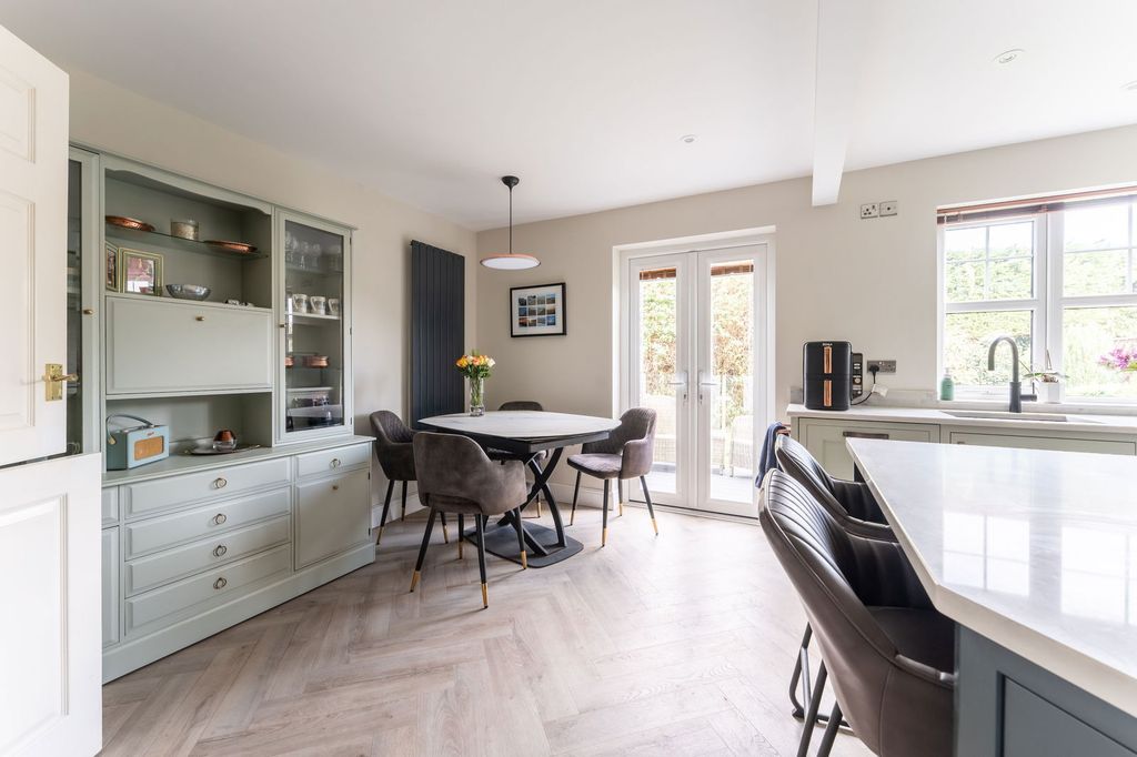 Property photo 3 of 26