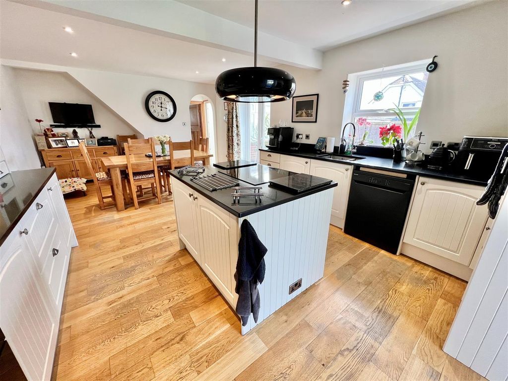 Property photo 3 of 25