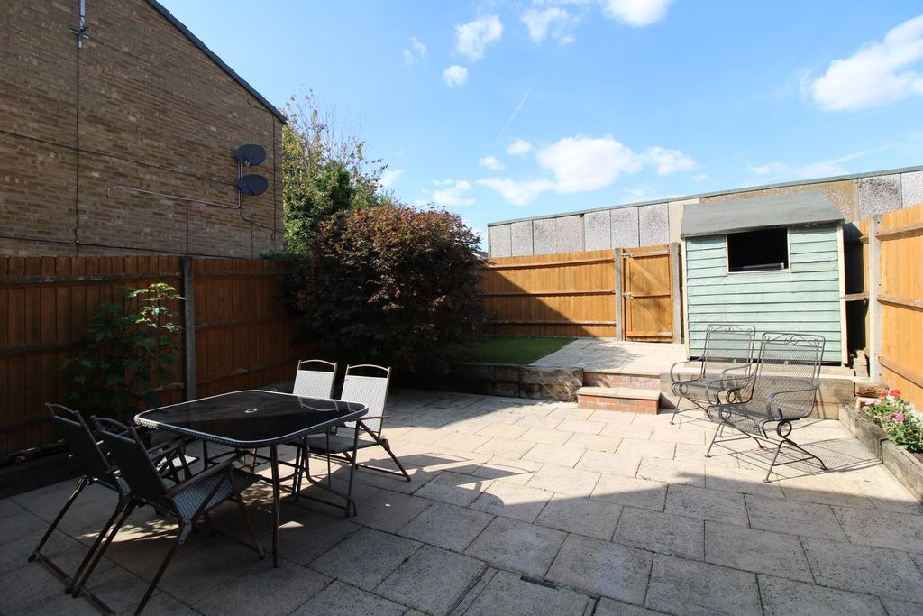 Property photo 3 of 18 Garden