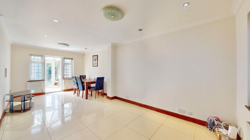 Property photo 3 of 32