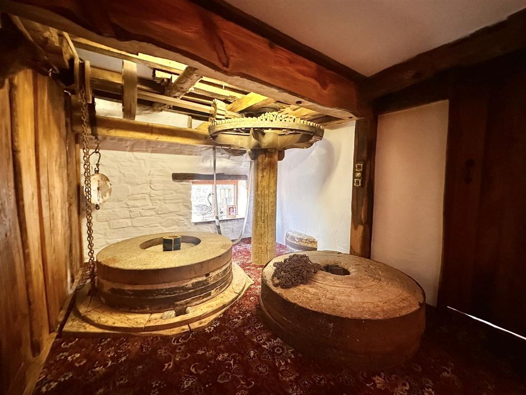 Property photo 3 of 39 Entrance Hall - Mill Stones