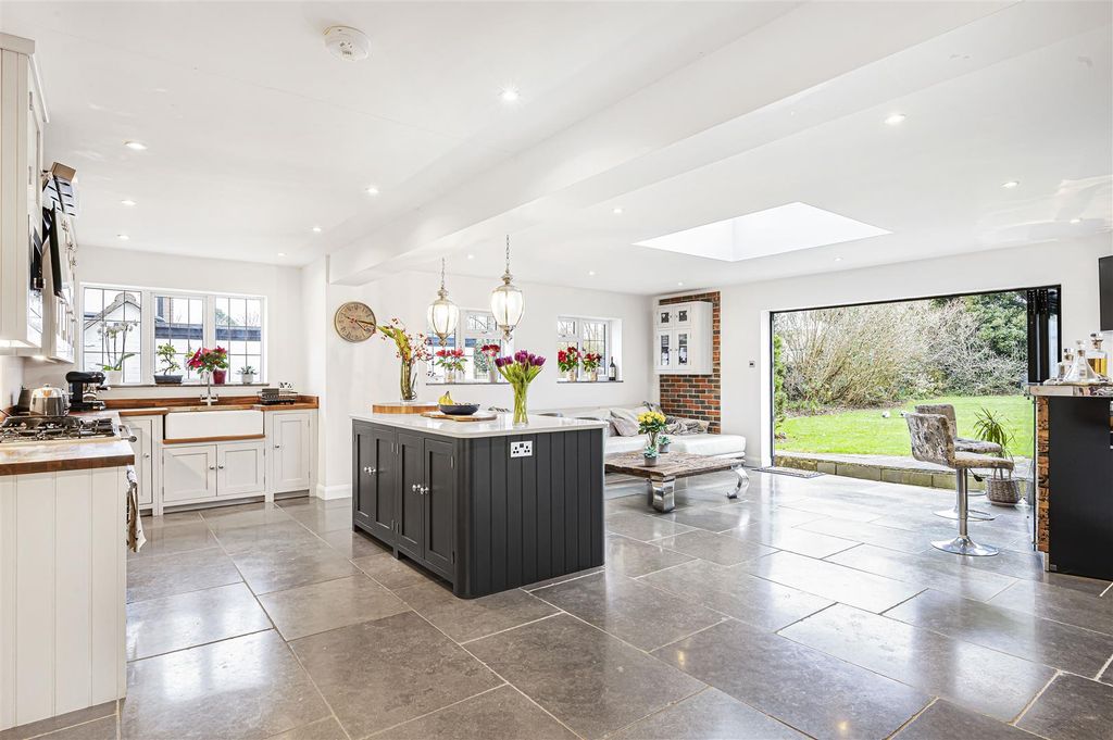 Property photo 2 of 40 Open Plan