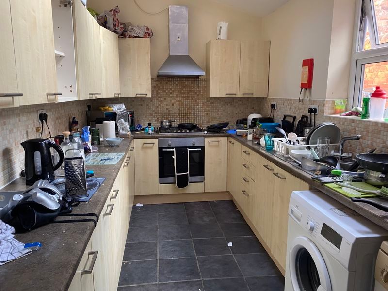 Property photo 2 of 7 Kitchen