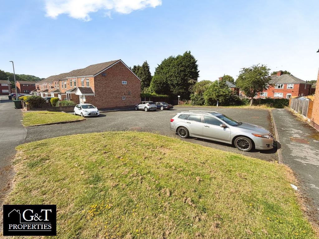 Property photo 2 of 19 Parking
