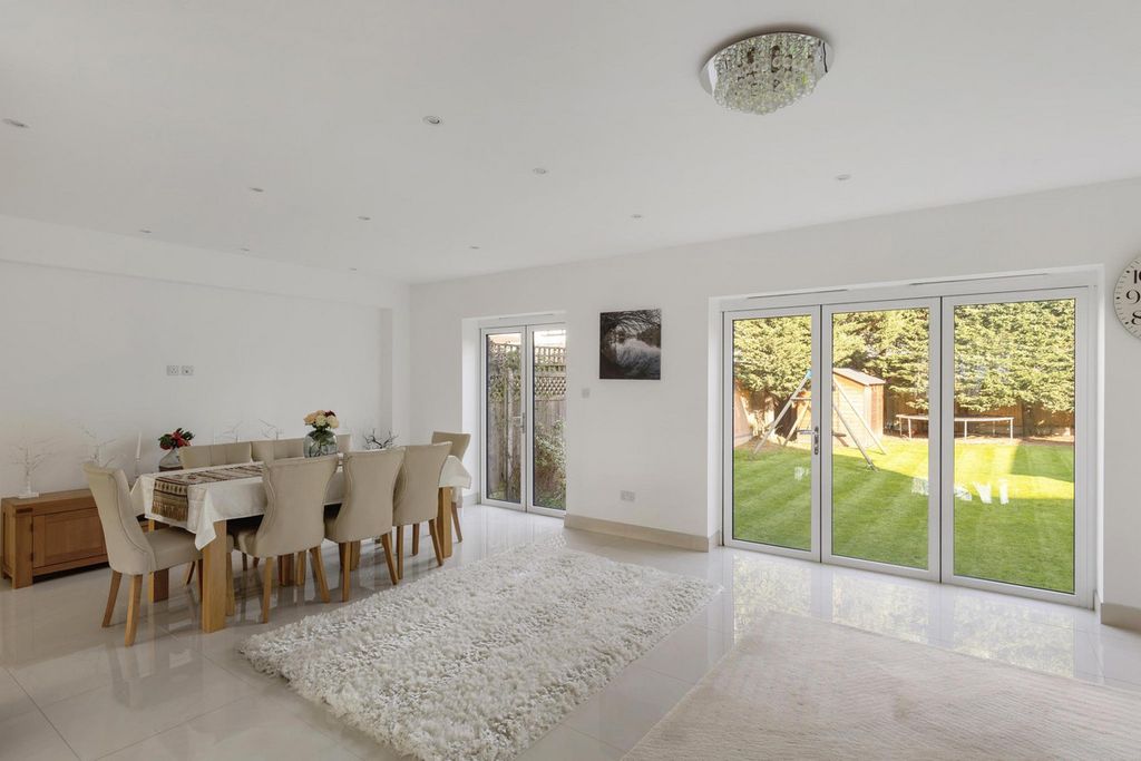 Property photo 3 of 23