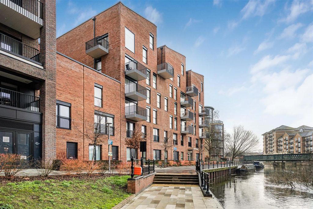 Property photo 1 of 22