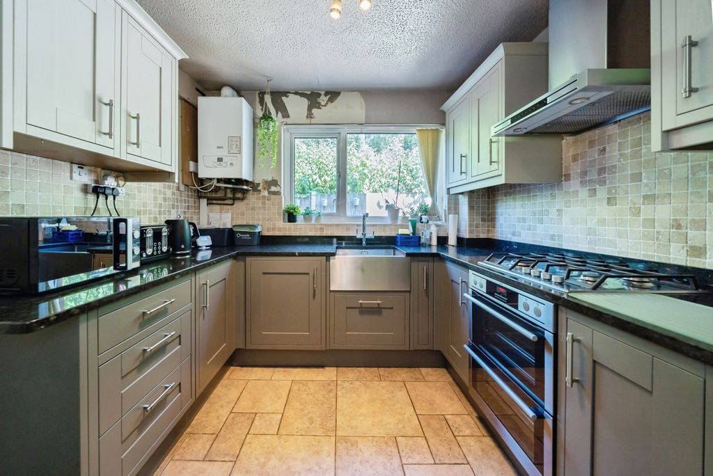 Property photo 2 of 11 Kitchen