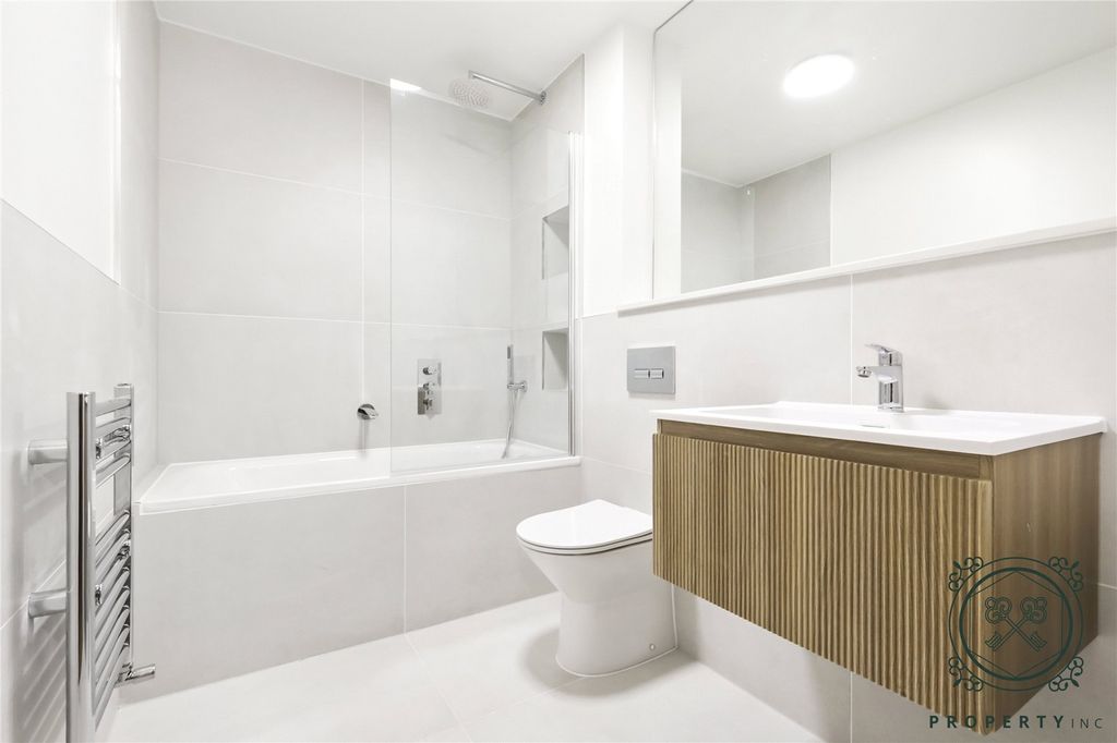 Property photo 3 of 12 Bathroom