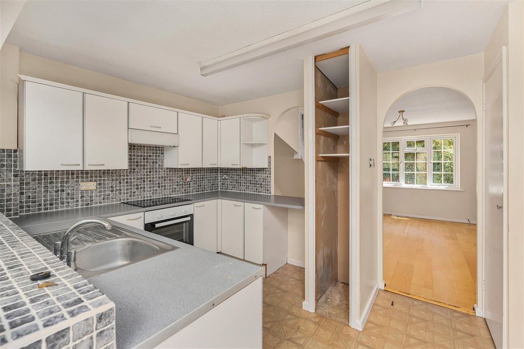Property photo 3 of 11 27 Hereford Way, Banbury-10.Jpg
