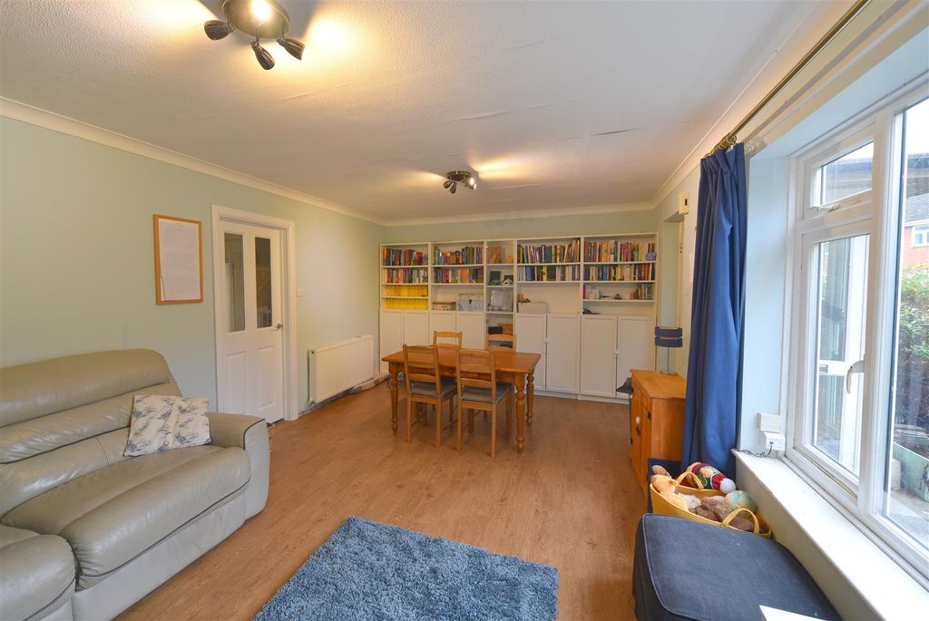 Property photo 3 of 25 Living2.Jpg