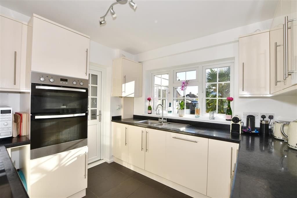 Property photo 2 of 15 Kitchen