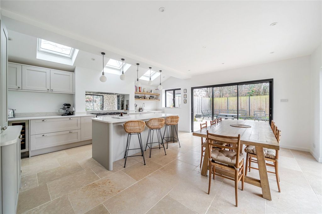 Property photo 2 of 20 Picture No. 11