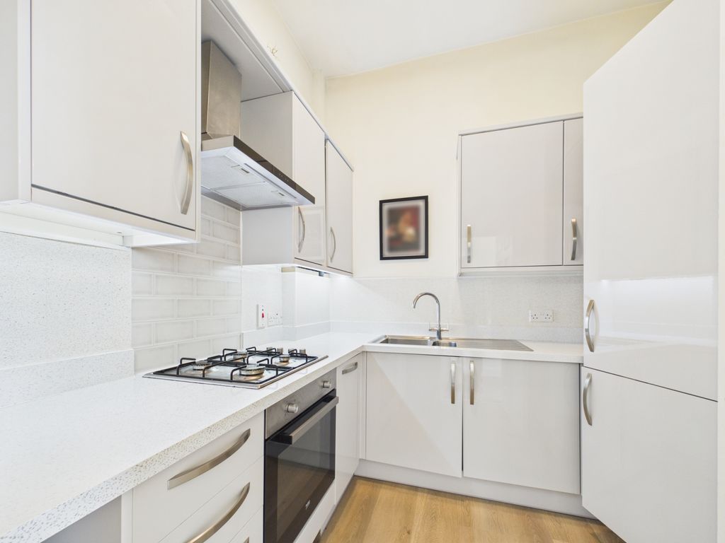 Property photo 2 of 10 Cam01740G0-Pr0537-Still005