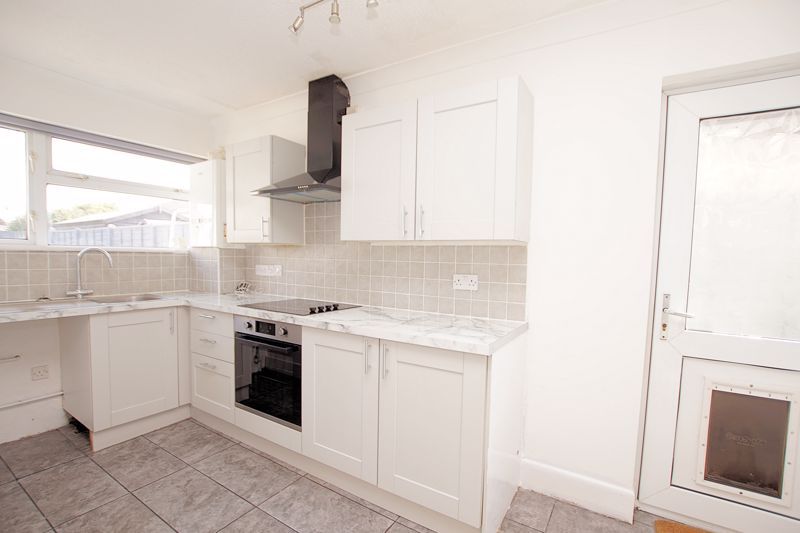 Property photo 3 of 16 Kitchen