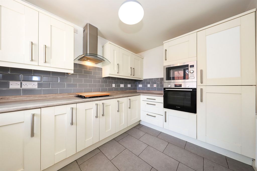 Property photo 2 of 17 Image