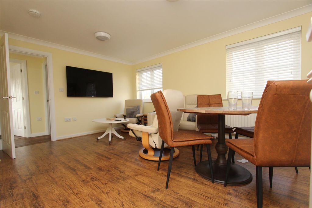 Property photo 2 of 9 Lounge / Diner