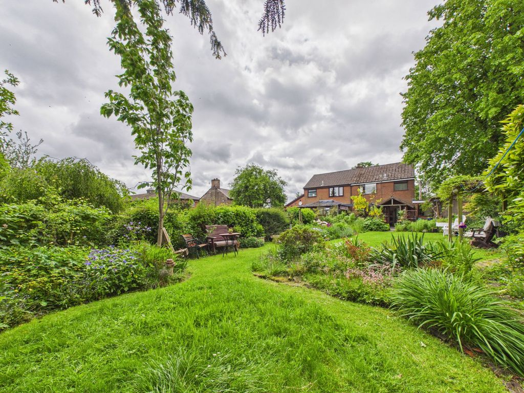 Property photo 2 of 40
