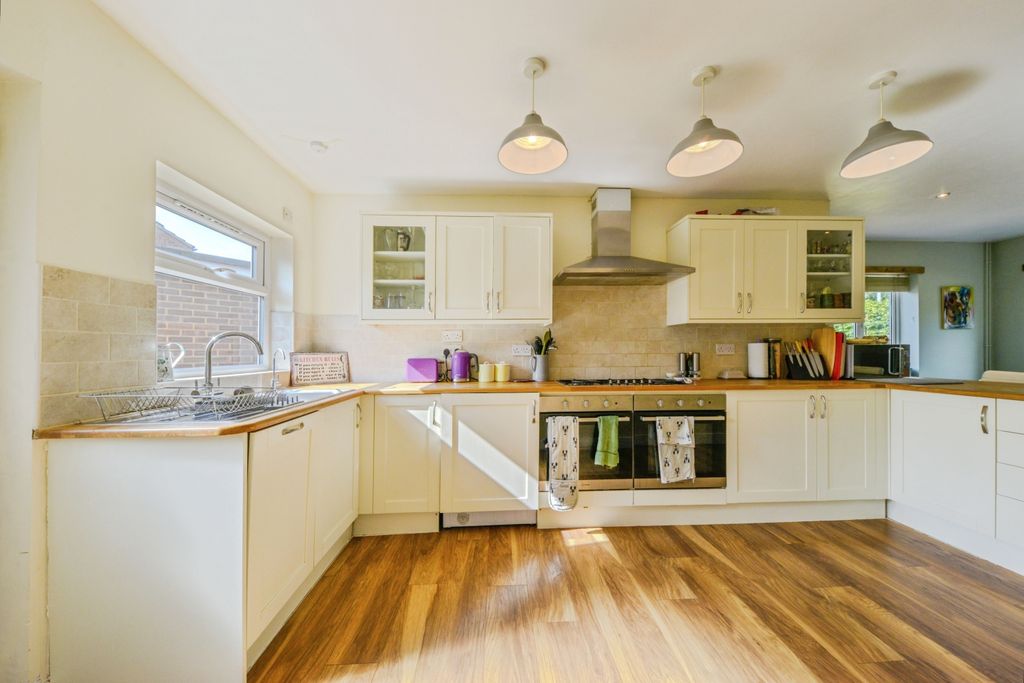 Property photo 2 of 21 Kitchen