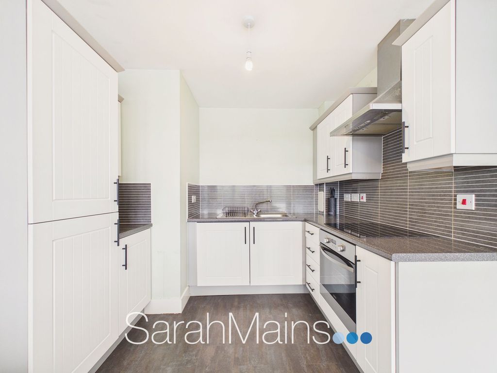 Property photo 2 of 11 Kitchen