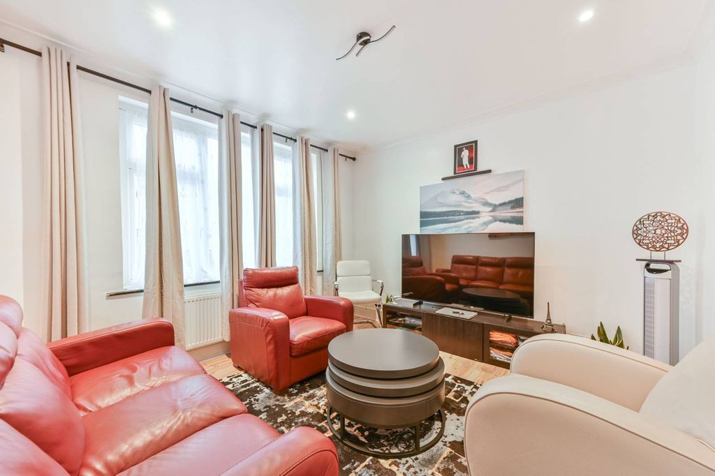 Property photo 3 of 17