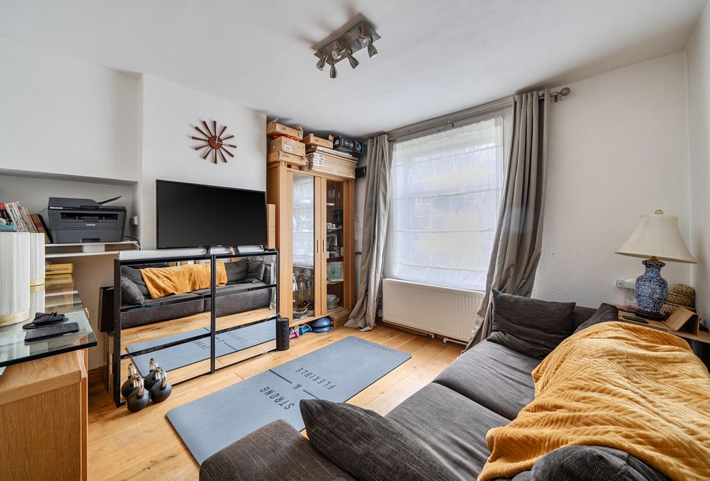 Property photo 1 of 10 1400280-16-696E2d...