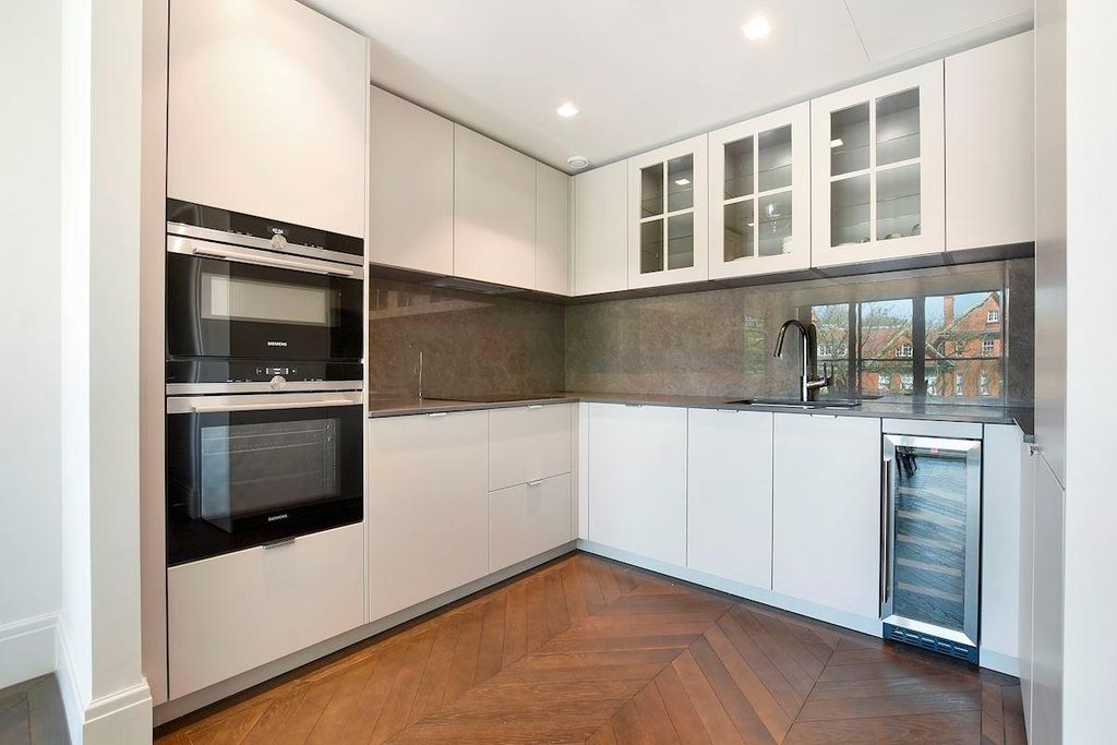 Property photo 2 of 17 Kitchen