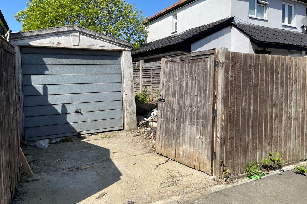 Property photo 3 of 7