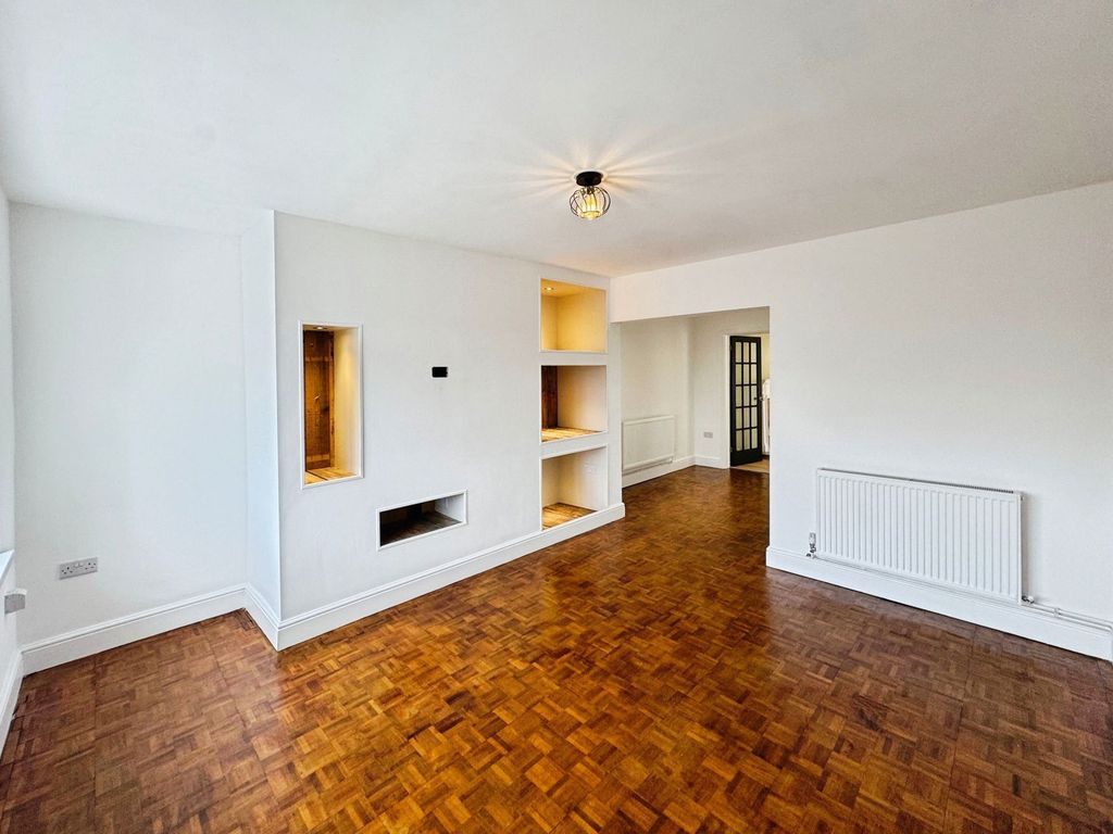 Property photo 2 of 30
