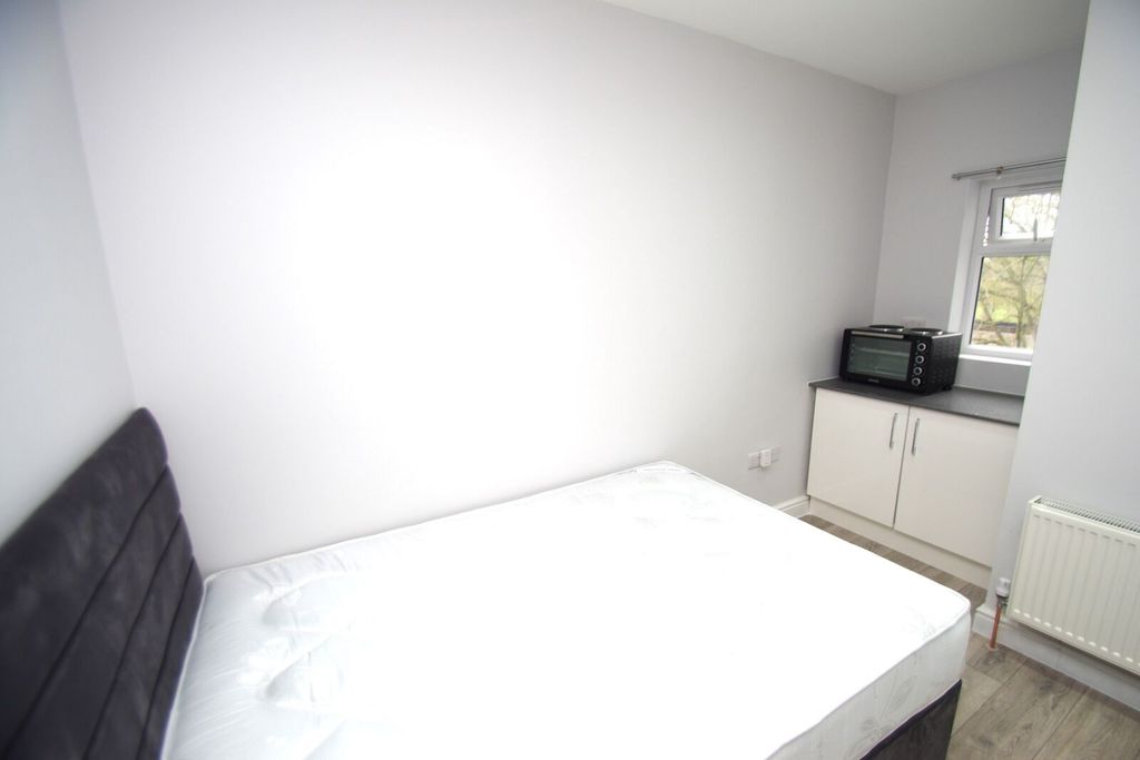 Property photo 1 of 3