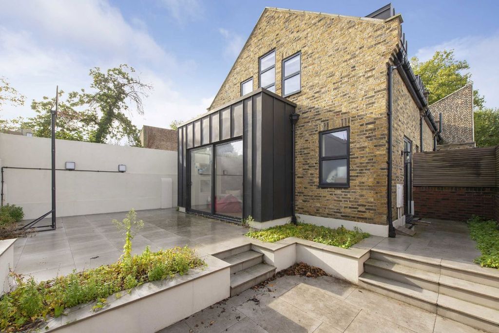 Property photo 1 of 5