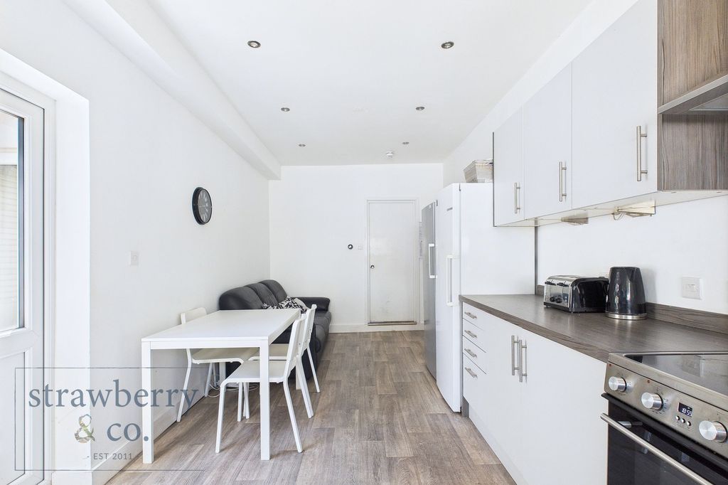 Property photo 2 of 14 Dining Area