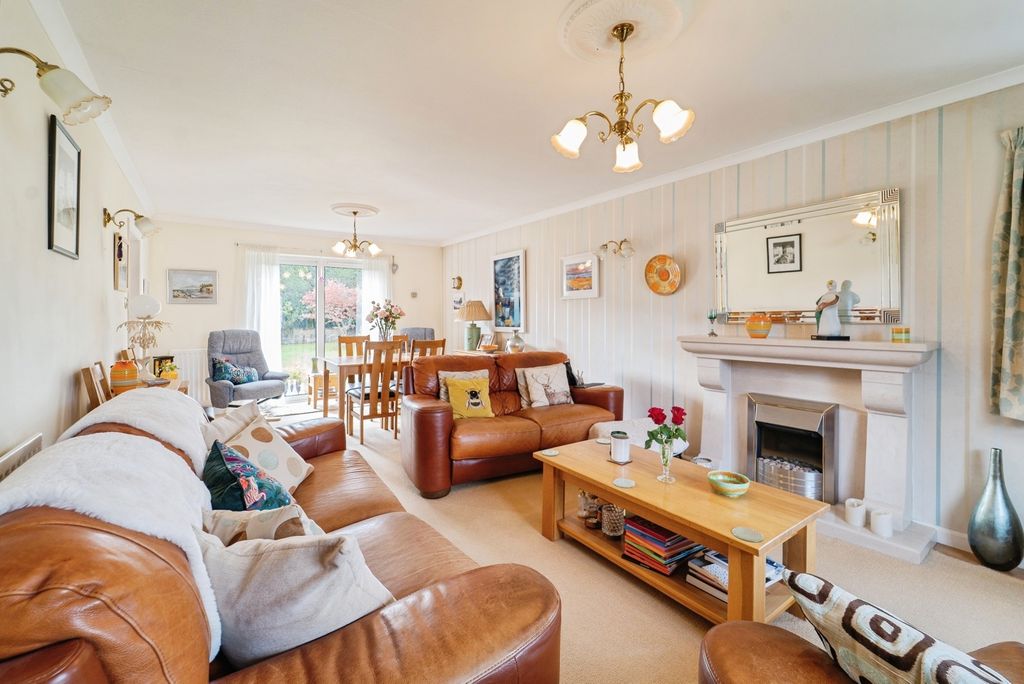 Property photo 3 of 31 Pbox-Img.Jpg