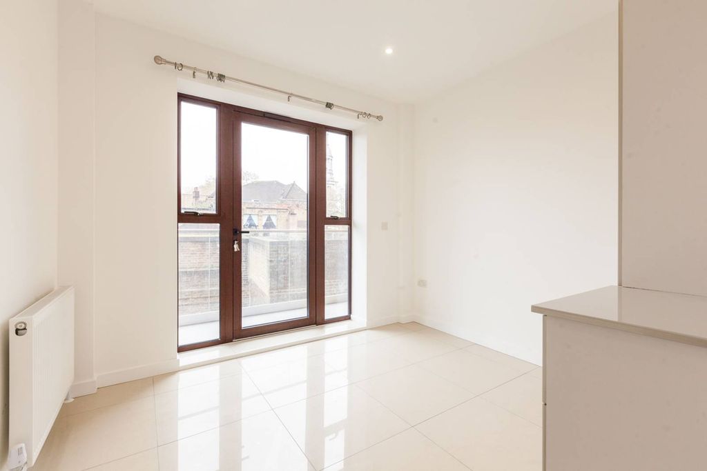 Property photo 3 of 6