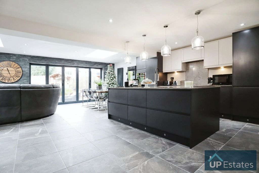 Property photo 2 of 27 Living Kitchen Diner