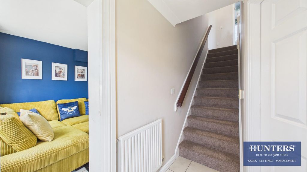 Property photo 2 of 21 Hallway