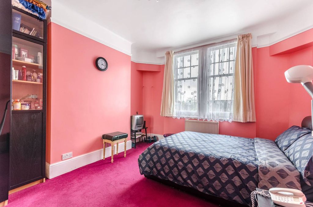 Property photo 3 of 18