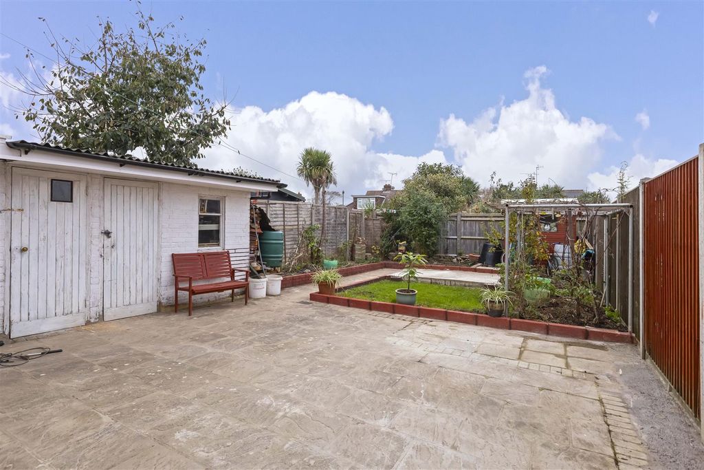 Property photo 3 of 11