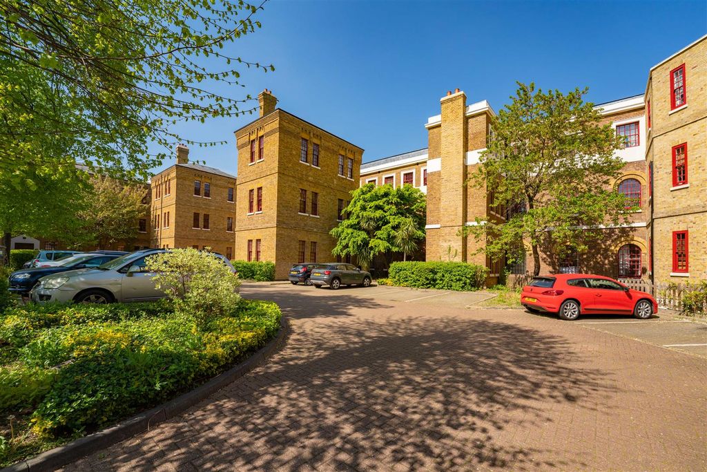 Property photo 1 of 13 37 Osterley Gardens.Jpg