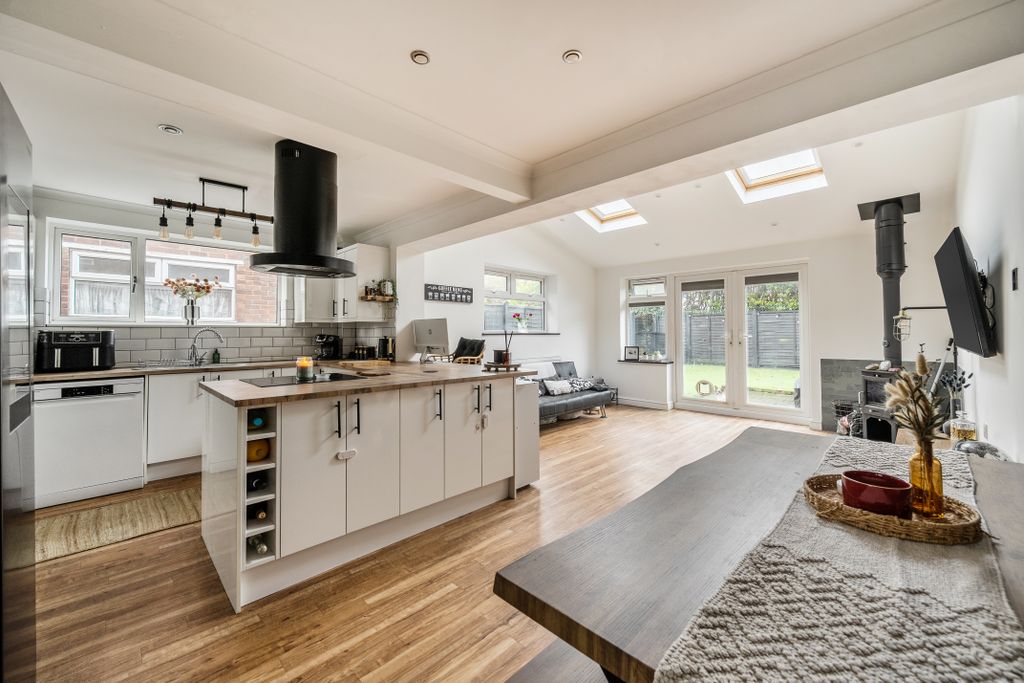 Property photo 3 of 20 14056355698316E1ce170