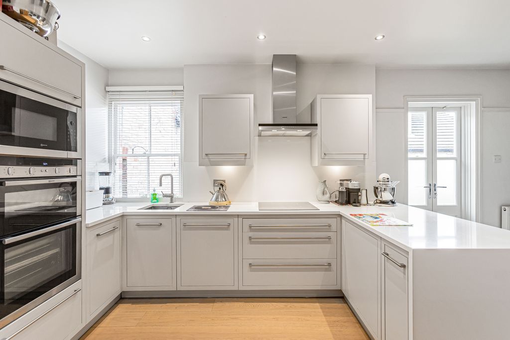 Property photo 3 of 16 Kitchen Area