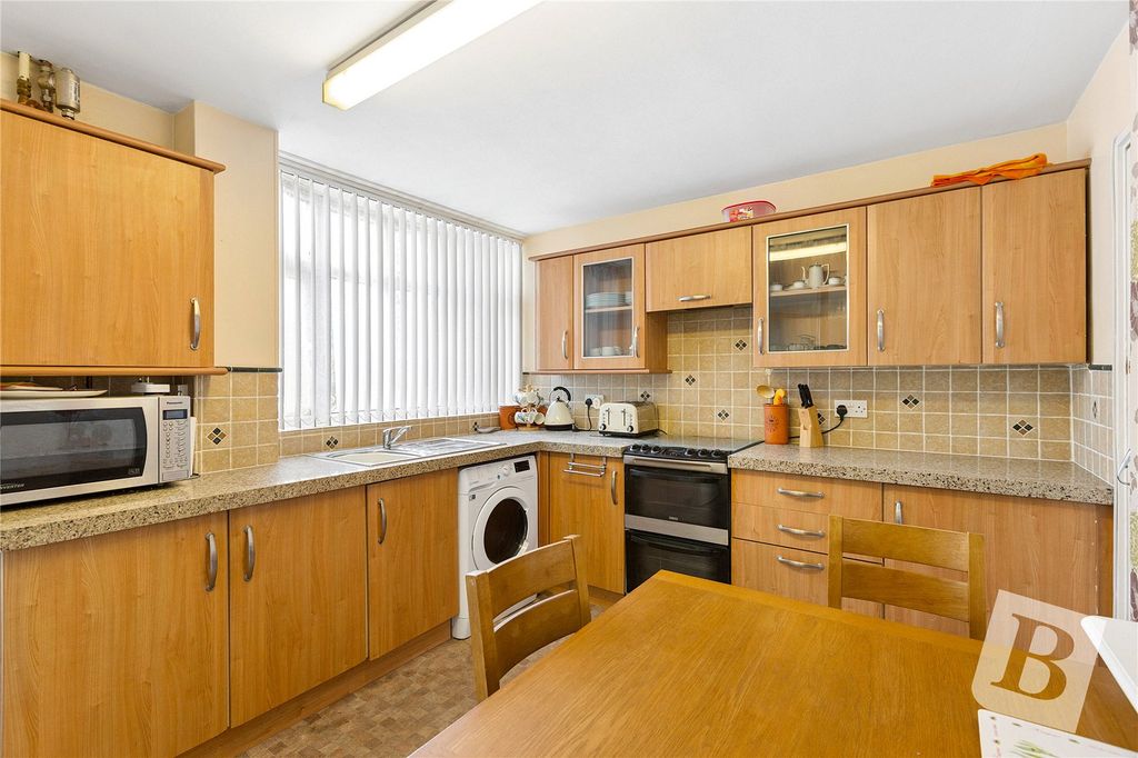 Property photo 2 of 11 Kitchen