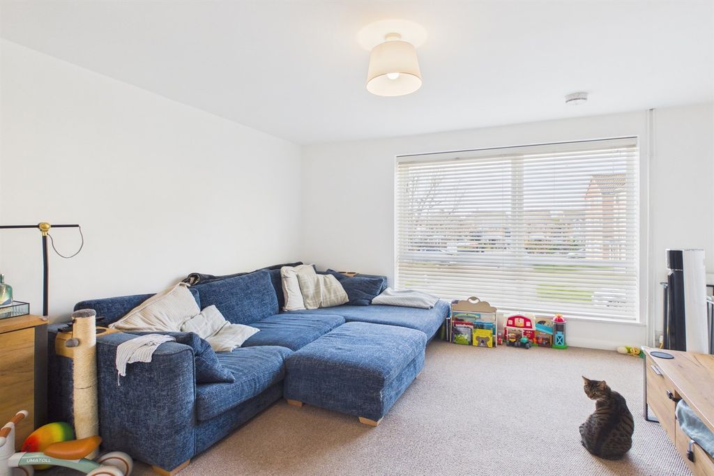 Property photo 1 of 11 Living Area