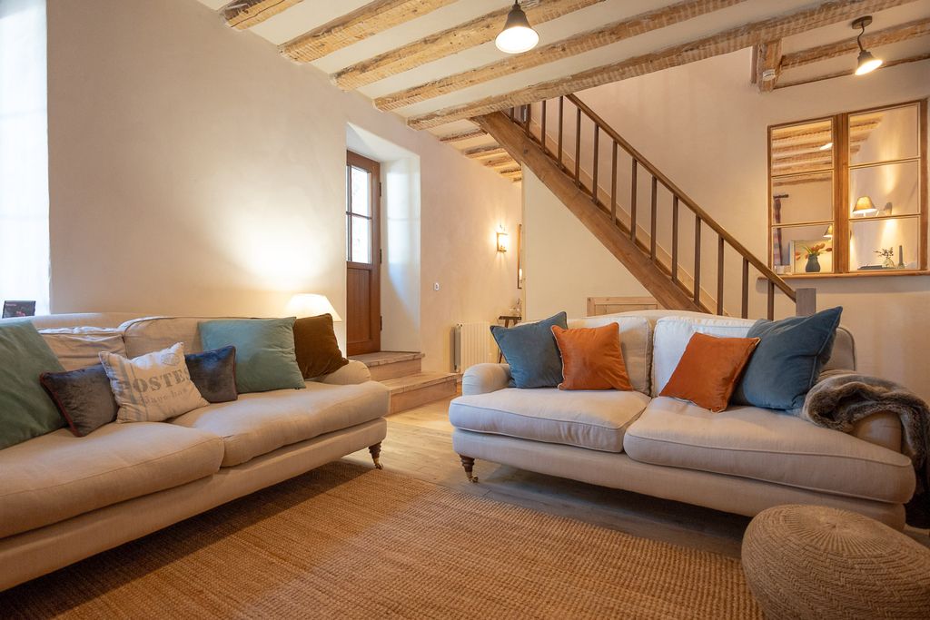 Property photo 2 of 7