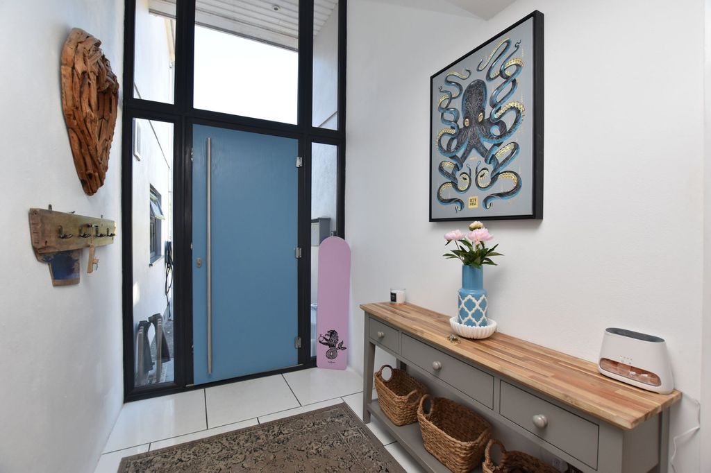 Property photo 3 of 36 Entrance Hallway