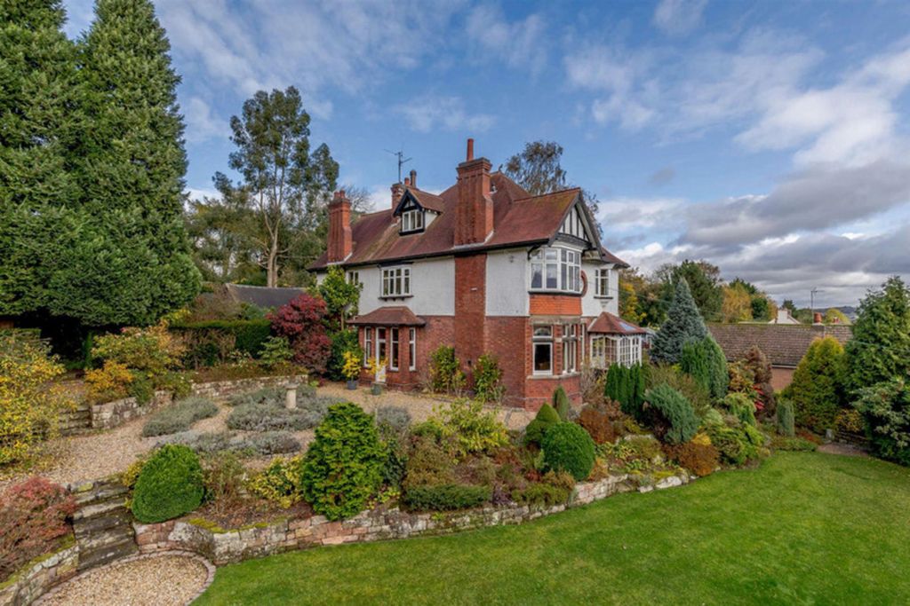 Property photo 2 of 50