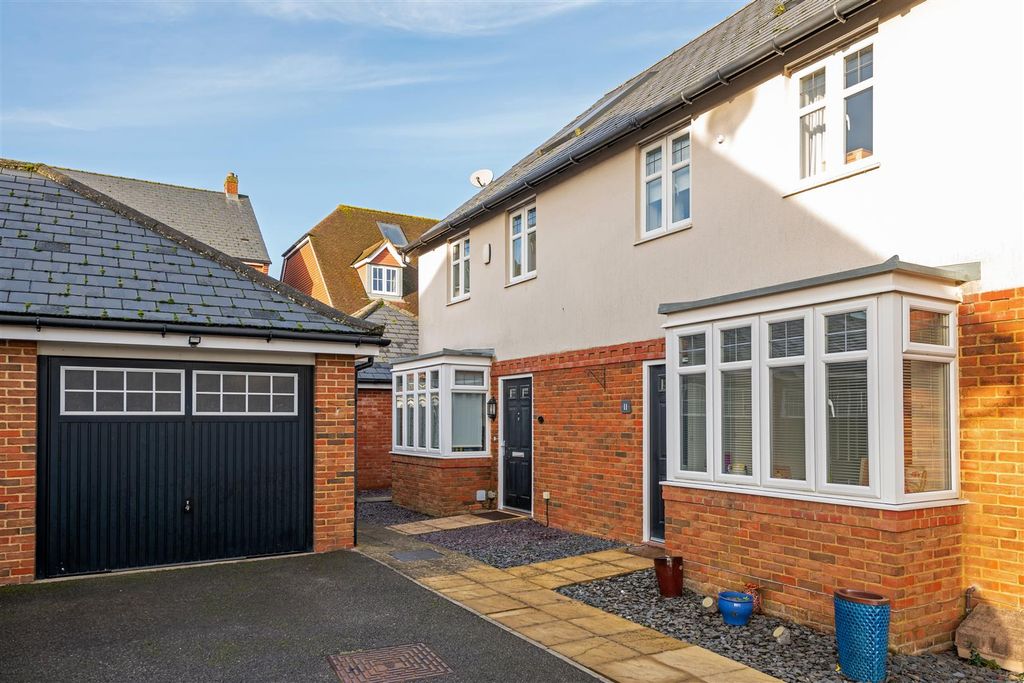 Property photo 1 of 11 9 Newman Road Externals - Copy - Copy.Jpg