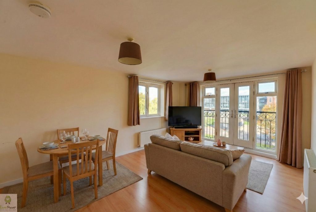 Property photo 2 of 12 Sotherby Potential Lounge