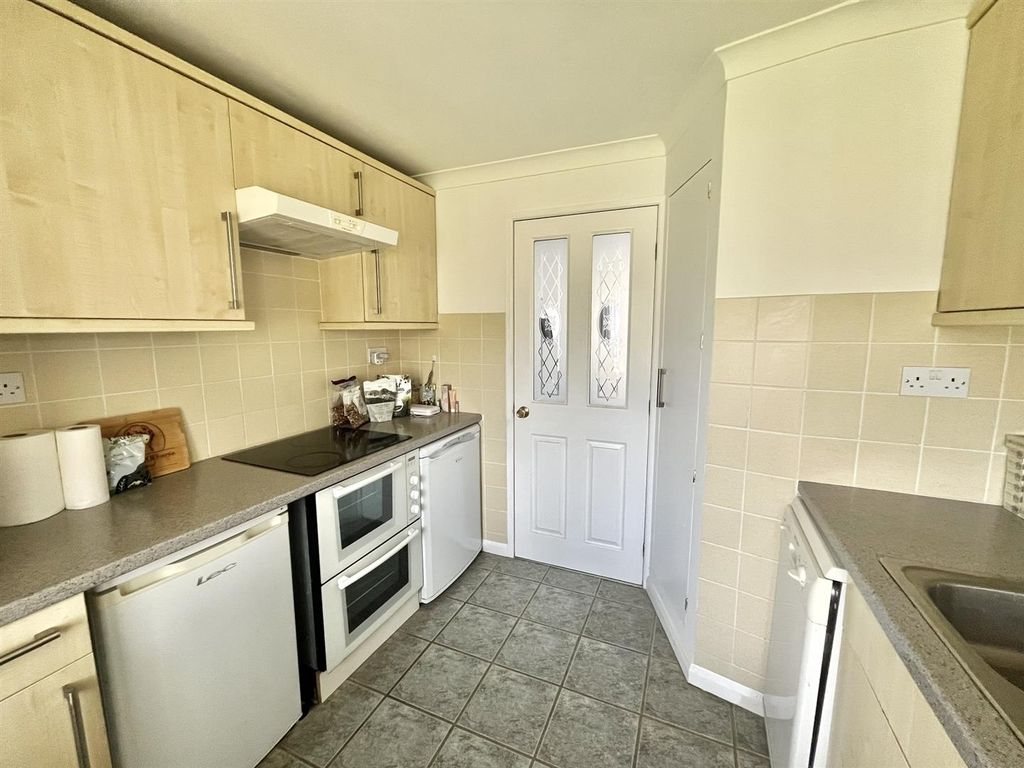Property photo 2 of 9 Kitchen