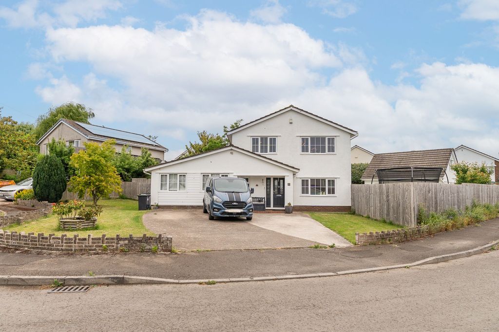 Property photo 1 of 42